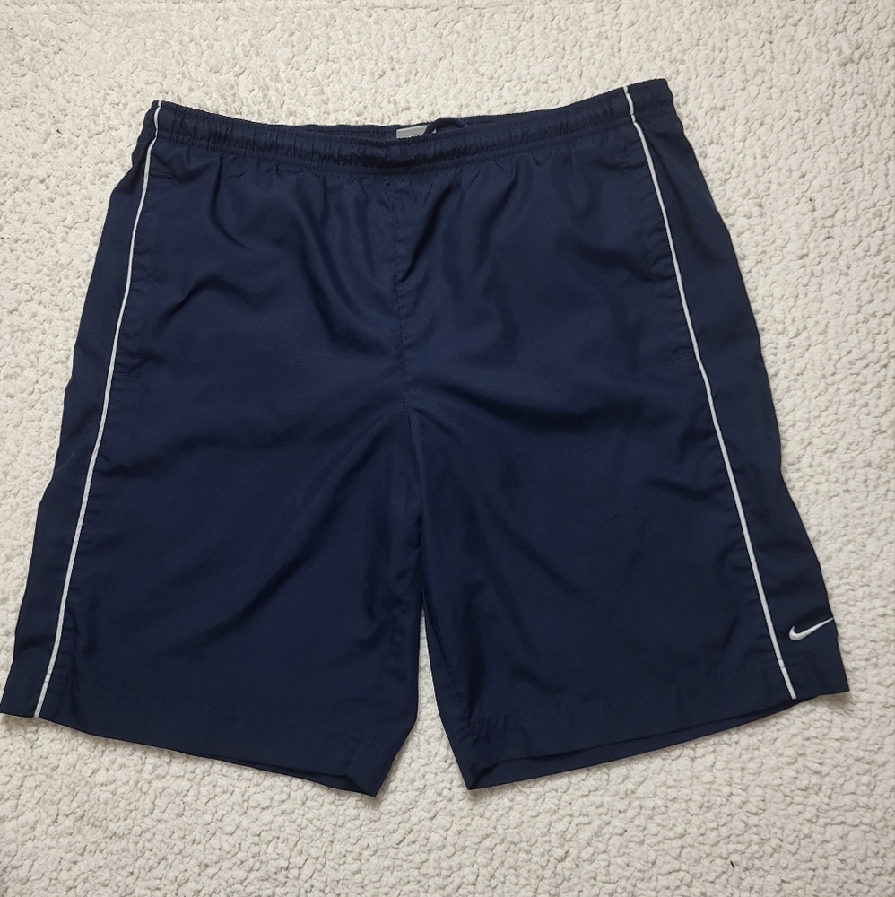 Nike Men M, Navy Blue work out shorts..